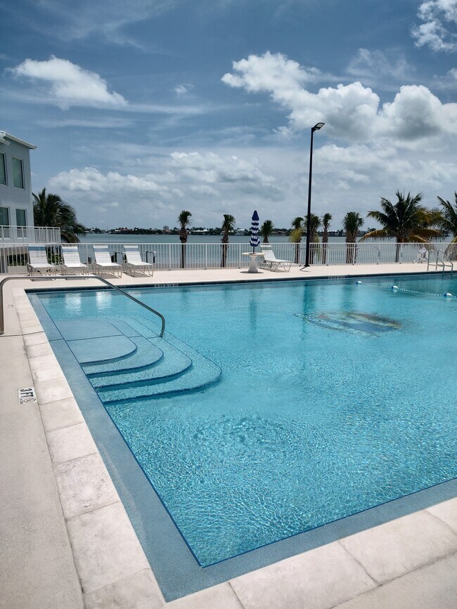 Building Photo - 10877 Overseas Hwy