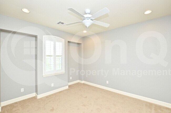 Building Photo - 10612 E Hawk Ave