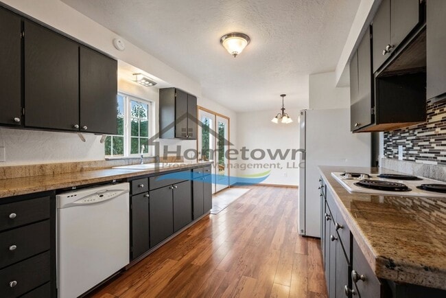 Building Photo - Post Falls Riverfront Home!