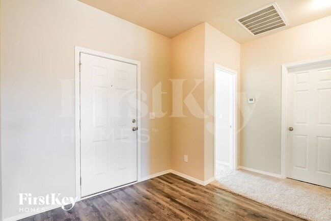 Building Photo - 240 Hillcrest Dr