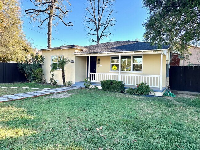 Building Photo - 7360 Hesperia Ave