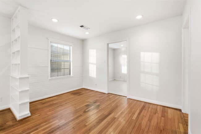 Building Photo - 3521 Burgundy Ln