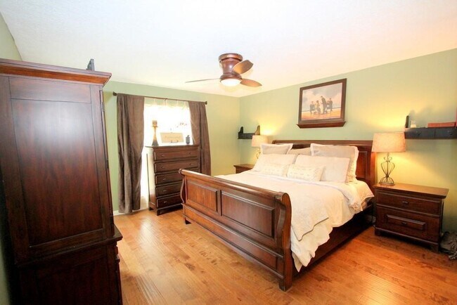 Building Photo - 12111 Sturdivant St