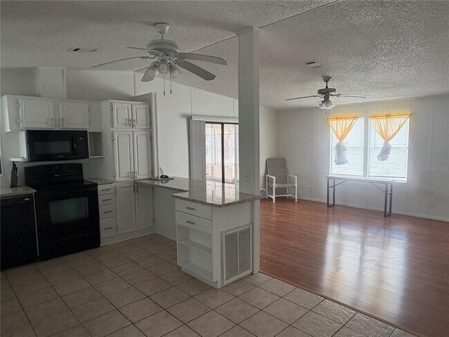 Building Photo - 2132 Sabal Palm Dr