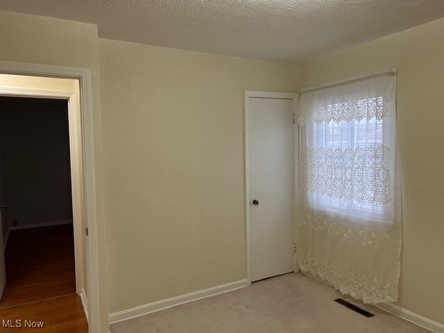 Building Photo - 121 Larchwood Dr