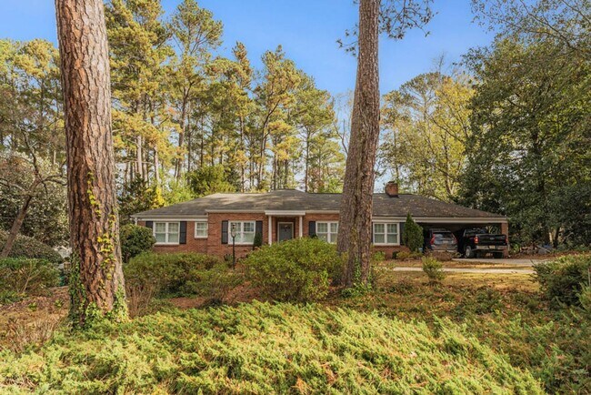 Primary Photo - Spacious Briarcliff Woods home!!