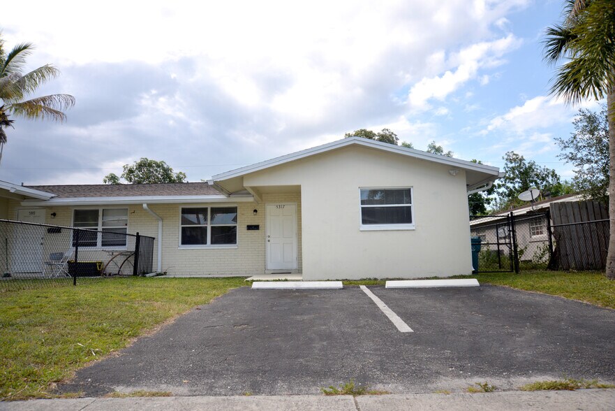 Building Photo - 5317 NW 18th Ct