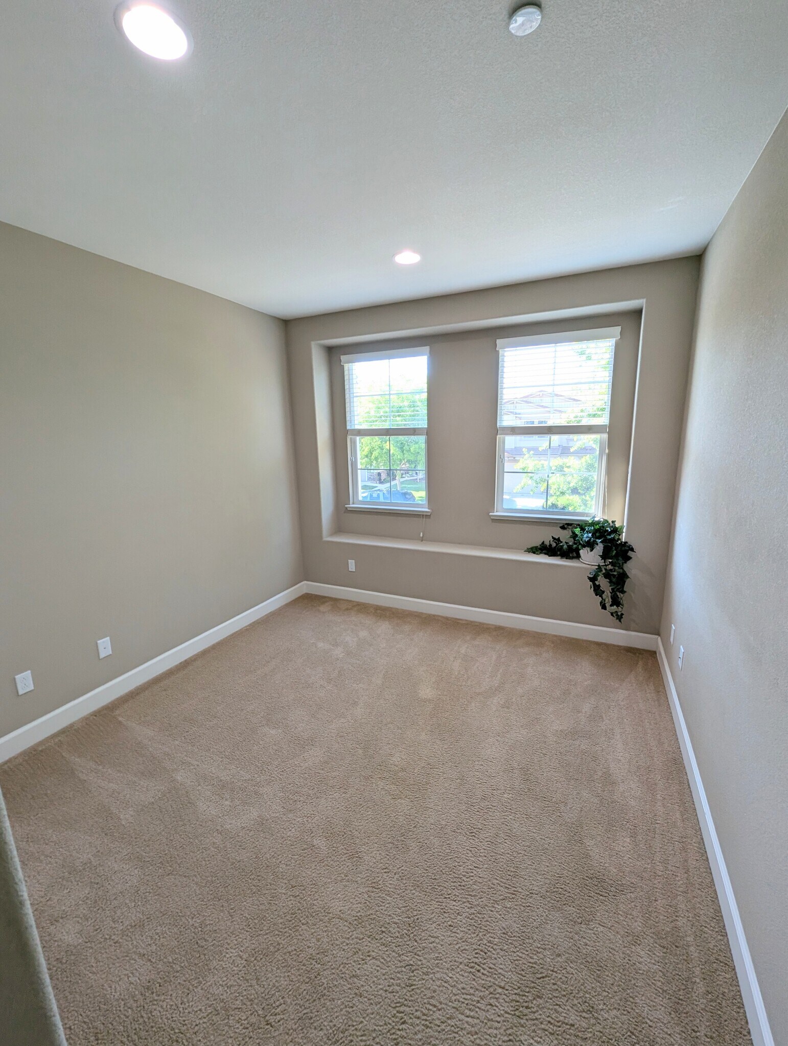 2nd B/R with Bench Seat - 15925 Piazza Way