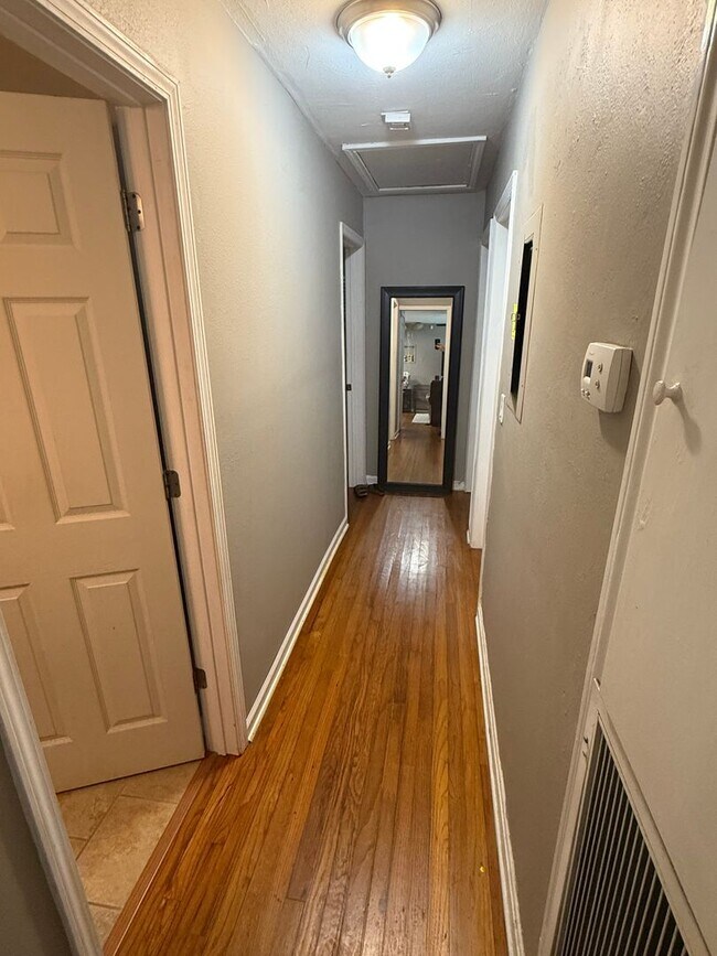 Building Photo - 3/2 Single Family Home Close to FSU!