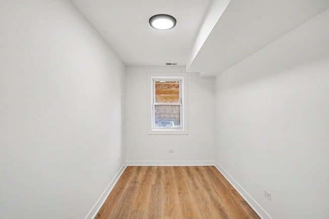 Building Photo - 2812 S Pulaski Rd