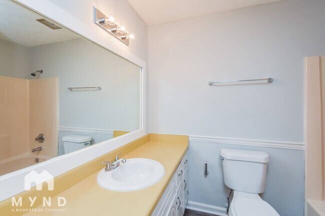 Building Photo - 3553 Charlotte Dr