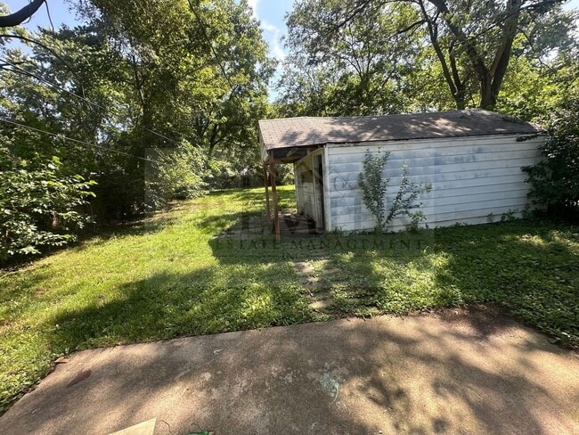 Building Photo - 2709 Highland Dr