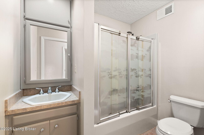 Building Photo - 704 Victoria Ct