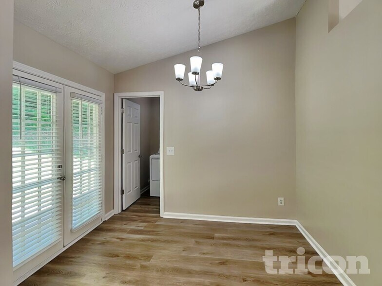 Building Photo - 38 Ann Cir