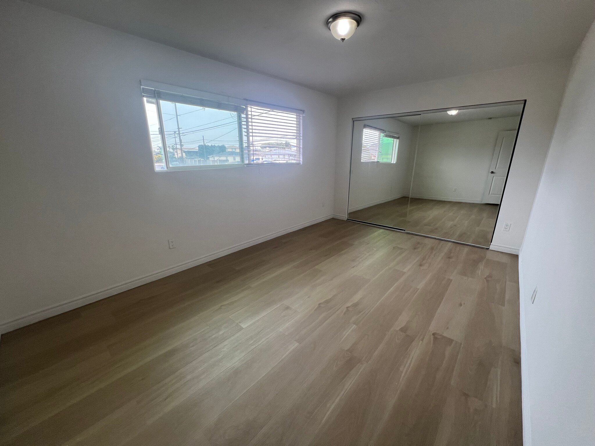 Building Photo - 1070 Fifth Ave