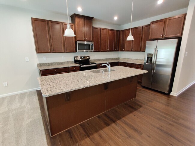 Building Photo - 3 Bedroom condo near major roadways