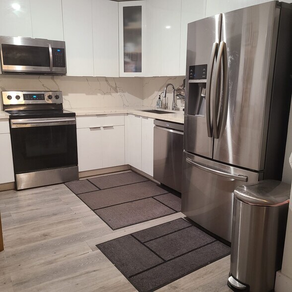 Kitchen - 2401 S Ocean Dr