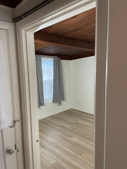 Building Photo - 1110 NW Harrison Blvd