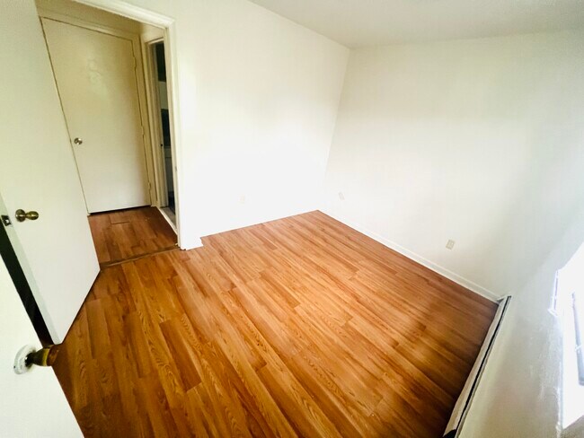 Building Photo - 12 Bailey St