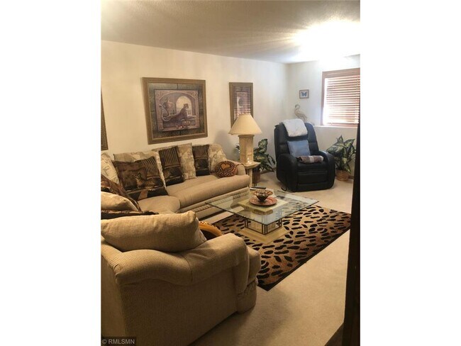 Building Photo - 15222 Florist Cir