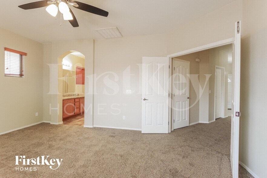 Building Photo - 8939 W St John Rd