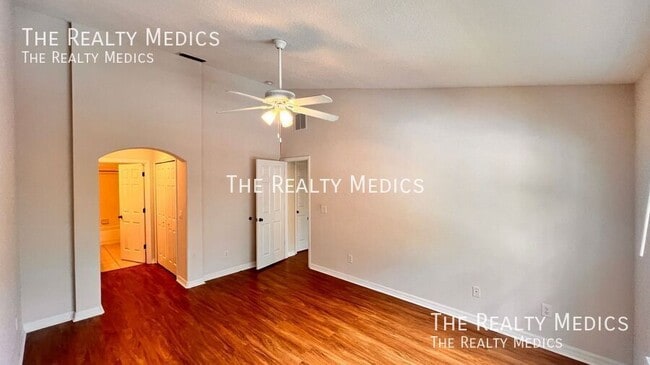 Building Photo - 3658 Oakdale Cir