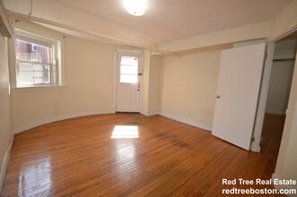 Building Photo - 1589 Beacon St