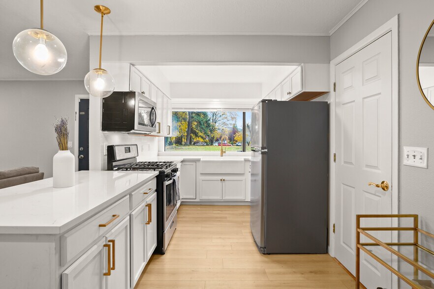 Building Photo - 755 NE 5th St