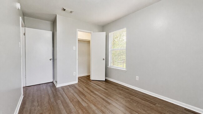 Building Photo - 9406 Alcala
