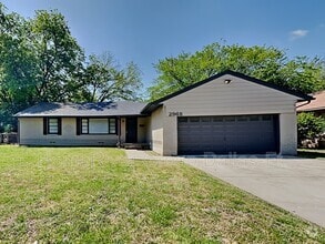 Building Photo - 2968 Phyllis Ln