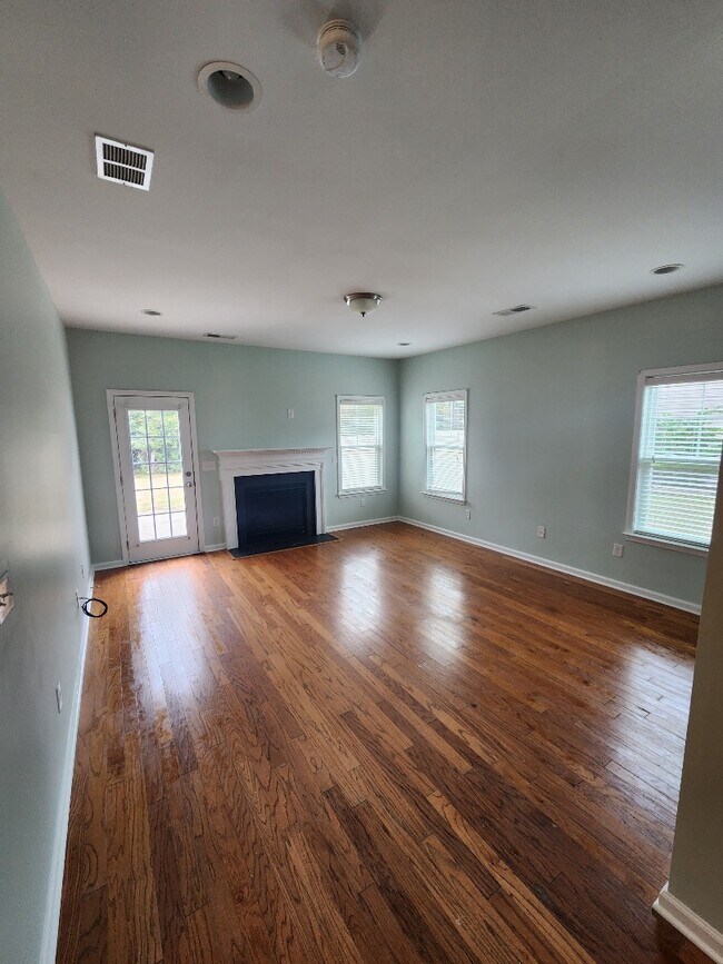 Building Photo - 3639 White Wing Cir