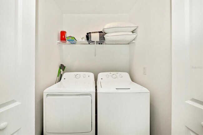 Building Photo - 12240 Wellen Golf St