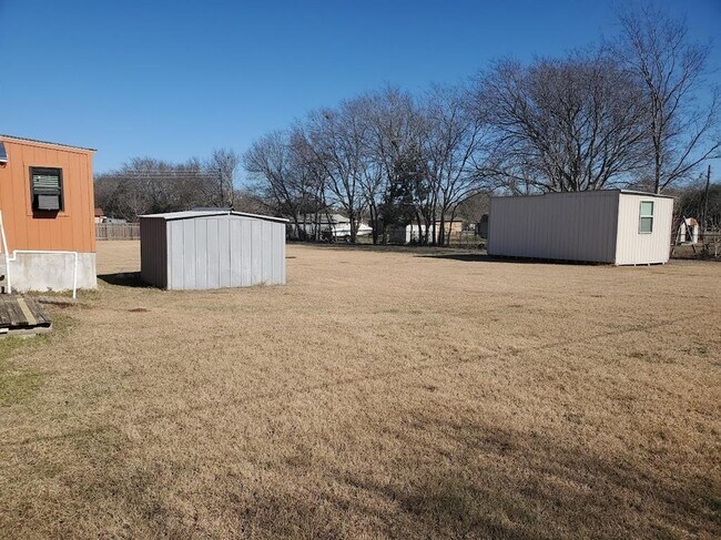 Building Photo - 200 N Mustang Ave