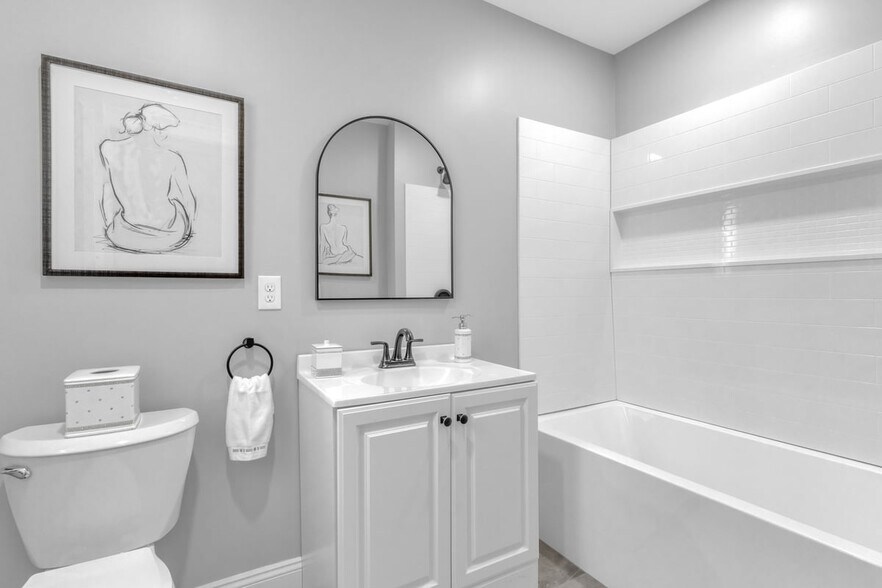 Building Photo - 80 E Hazeltine Ave