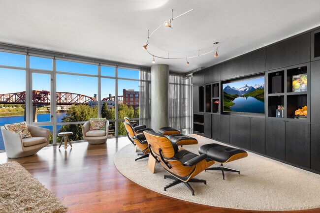 Building Photo - 1260 NW Naito Pky