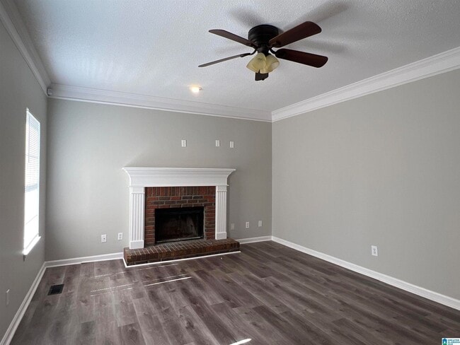 Building Photo - Beautifully Maintained 3BR Home with Extra Living Space