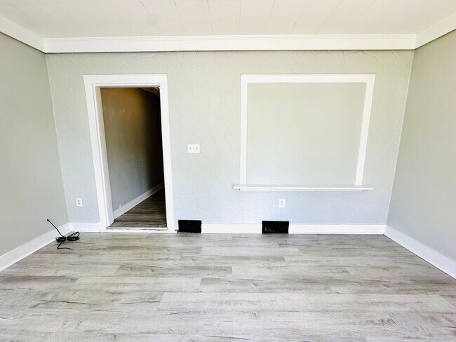Building Photo - 3 Bedroom home in the Chickasaw Neighborho...
