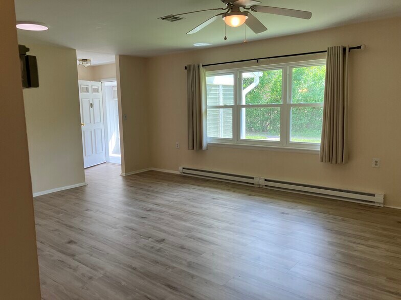Building Photo - 335A Canterbury Ct