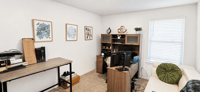 Building Photo - 24836 Sugar Pine Cone St