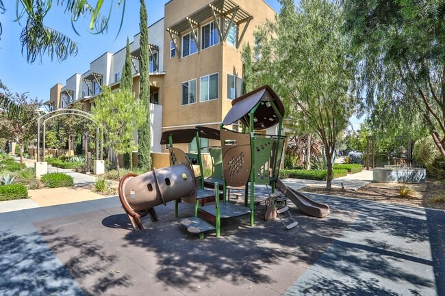 Building Photo - 3 bedroom 2.5 bath in Gated Community