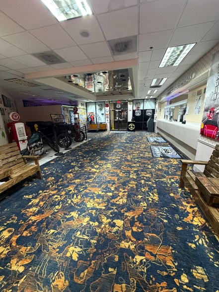 Building Photo - 625 E St Joseph St