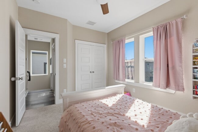 Building Photo - 18618 Admiration Dr