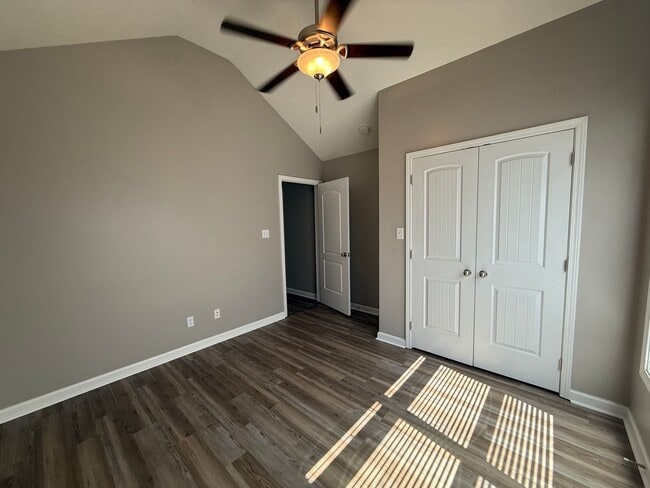 Building Photo - Absolutely Beautiful Home In Trenton Ky