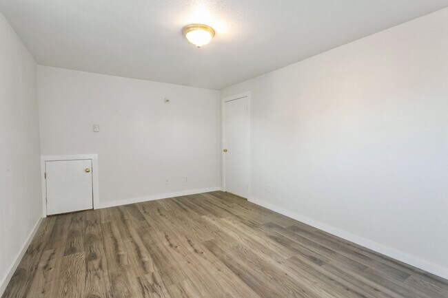 Building Photo - Modern 4bd 2.5 bath Home