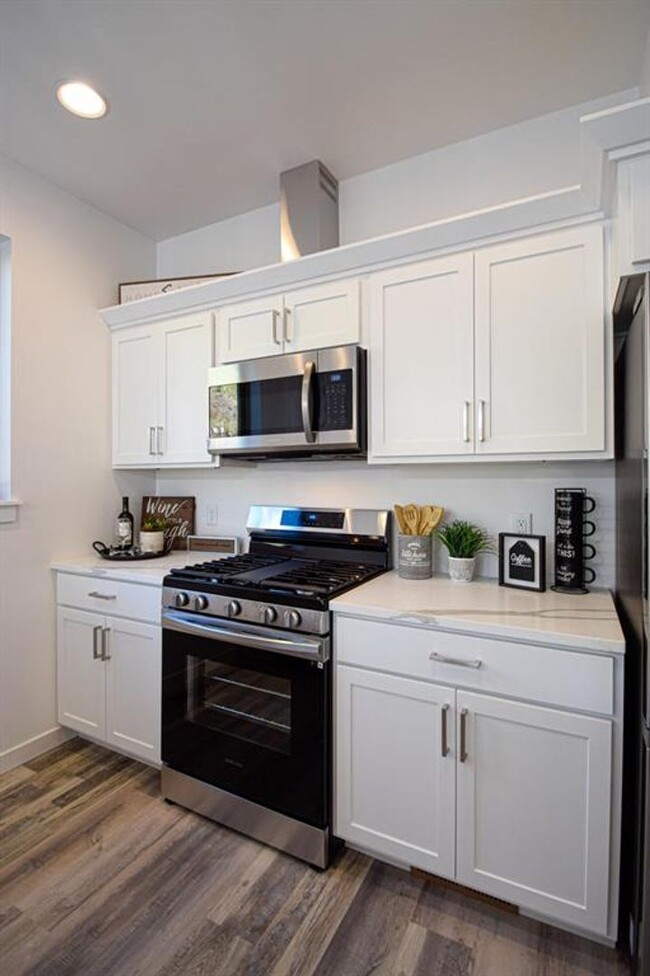 Building Photo - New South Hills Duplex Stunner!