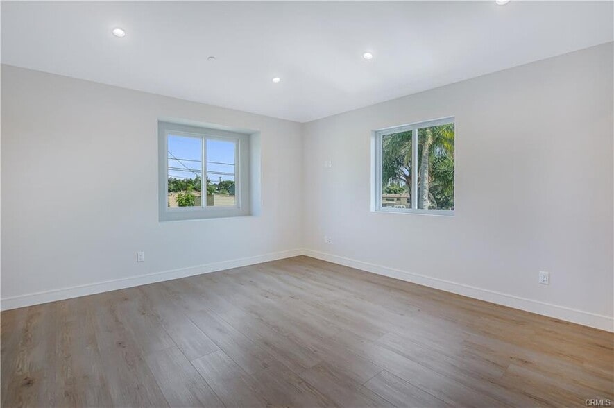 Building Photo - 3920 W 108th St