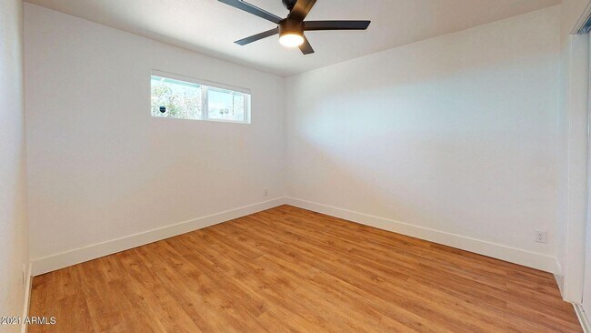 Building Photo - 3942 E Earll Dr