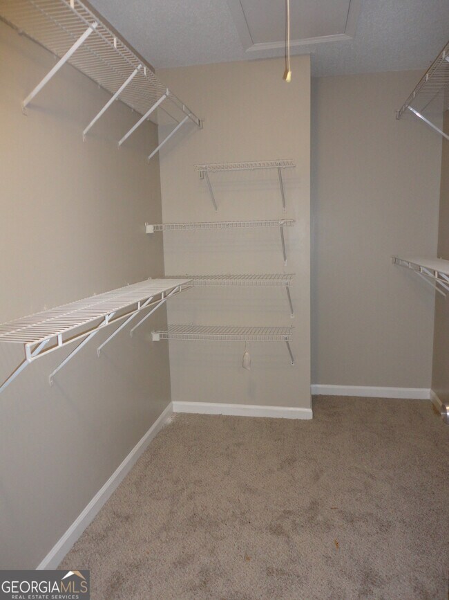 Building Photo - 1715 Crestwell Ln SW