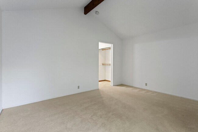 Building Photo - Spacious Home ! Huge living room, 2nd family room, kitchen nook and extra room off kitchen. Large...