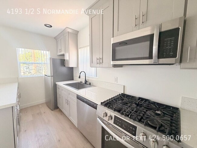 Building Photo - 4193 1/2 S Normandie Avenue-